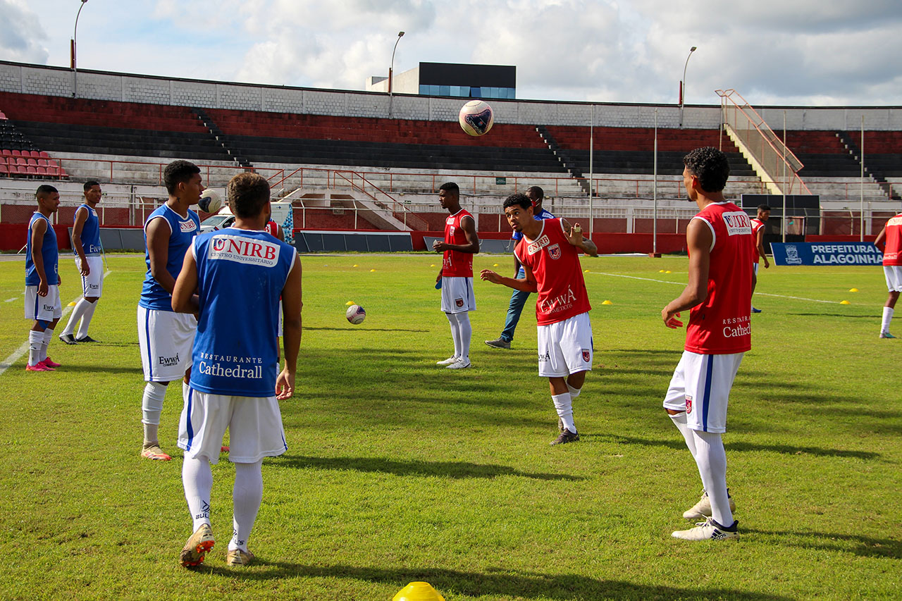 ESTUDANTE DO CENTRO UNIVERSITÁRIO UNIRB É CONTRATADO PARA O TIME DE FUTEBOL  - UNIRB Futebol Clube