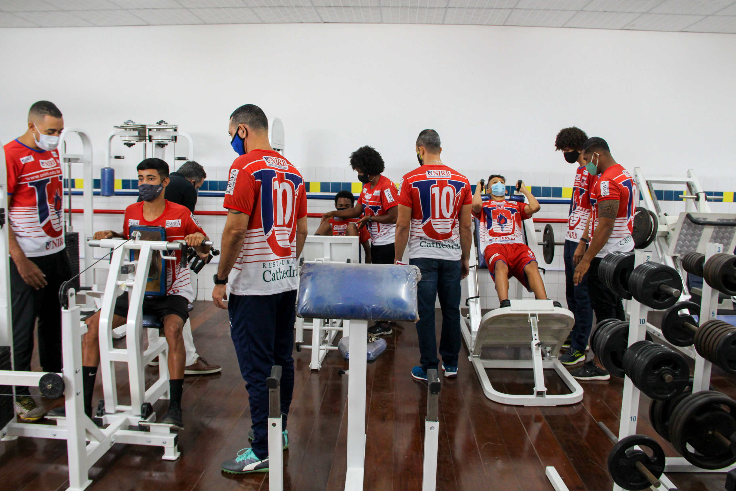 Atletas de futebol fazem faculdade de Educação Física - Diário de